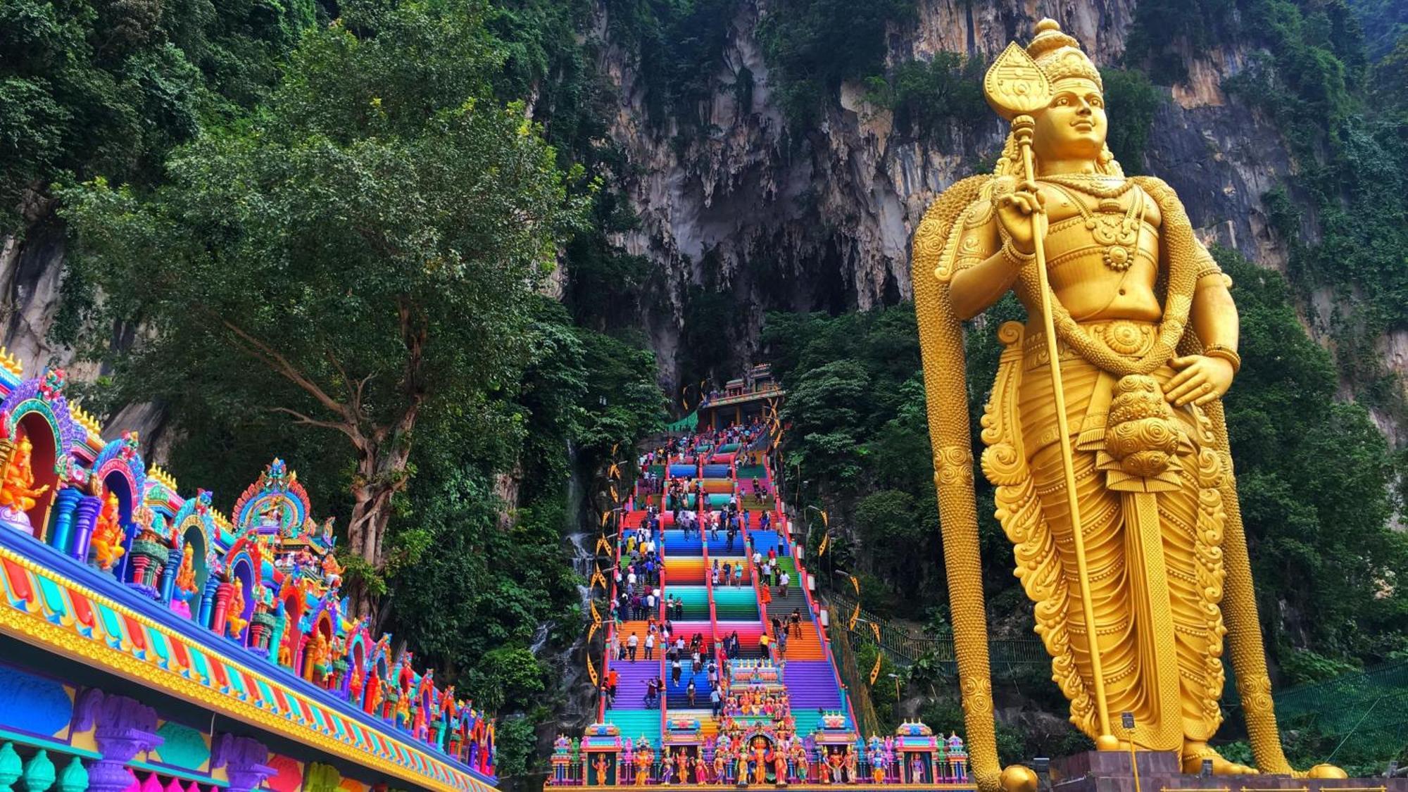 Intercontinental Kuala Lumpur By Ihg Hotel Eksteriør billede The 272-metre (892 ft) statue of Murugan at Batu Caves, Malaysia